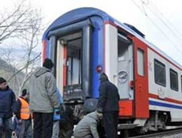 Yolcu treni raydan çıktı